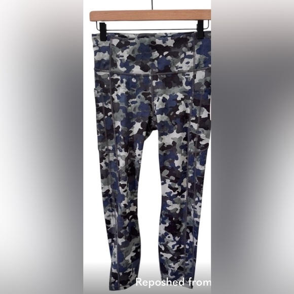 Athleta Ultimate Stash II Camo Leggings - Blue and Green - Picture 4 of 12